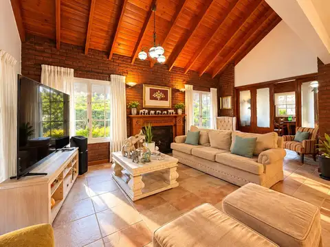 Casa en Venta con 5 cocheras