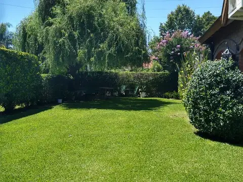 Casa en Alquiler Temporal con 2 cocheras