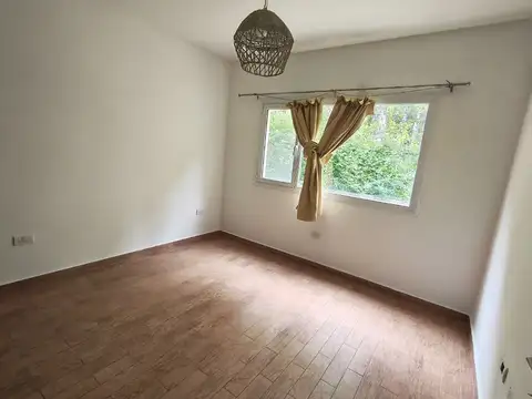 Casa en Alquiler con 1 cochera