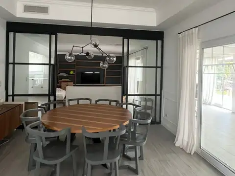 Casa 5 ambientes con 4 baños