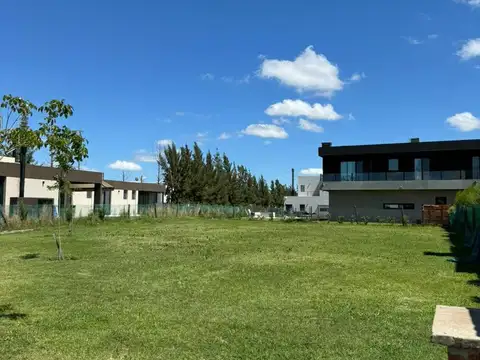 Espectacular Lote en Barrio Náutico Canal Villanueva con Amarra Incluida