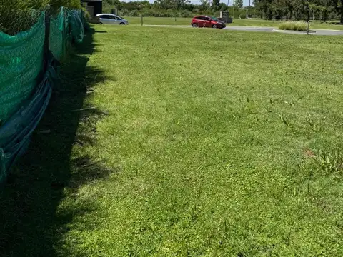 Espectacular Lote en Barrio Náutico Canal Villanueva con Amarra Incluida