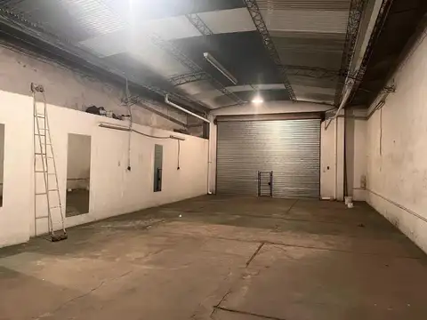 Galpon en Venta en Flores, USD 245.000