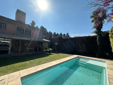 VENTA CASA 3 DORMITORIOS YERBA BUENA CON PILETA