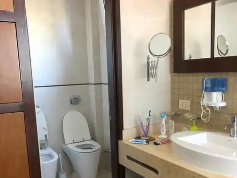 CF892 - CASA EN VENTA Z/ CALLE BERMÚDEZ Y AV. CENTENARIO