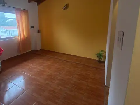 Depto Tipo Casa en Alquiler en Caseros, $ 580.000