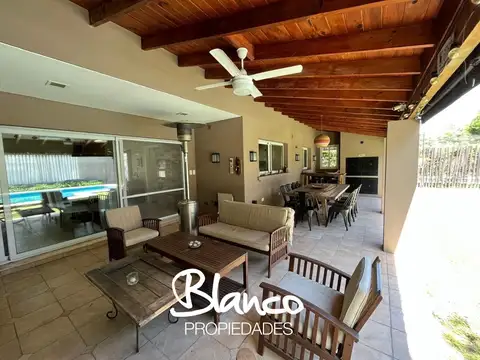 Casa 4 ambientes con 2 baños