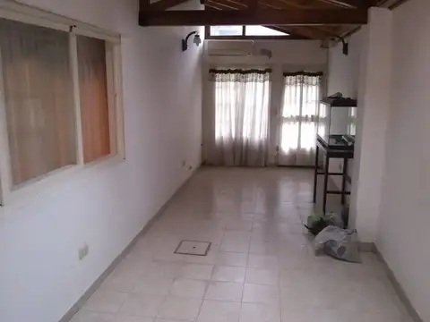 Venta Ph De 2 Ambientes Al Frente - Patio- La Tablada