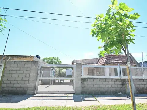 SE VENDE CASA EN EXCELENTE UBICACIÓN