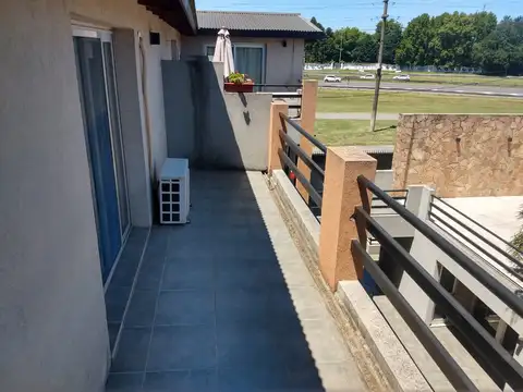 Departamento 6 ambientes con 2 baños