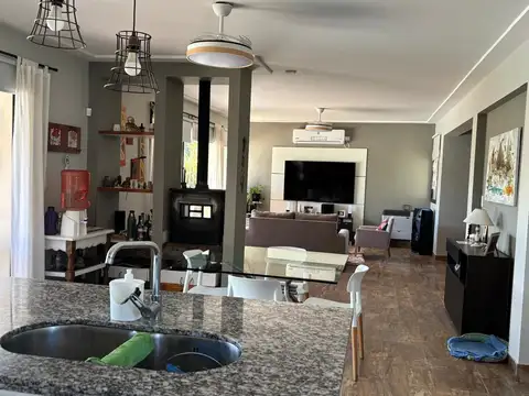 Casa en Venta con 6 cocheras