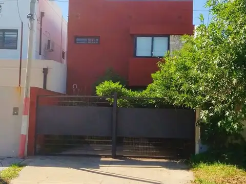 Amplia Casa en Venta sobre Gran Lote-Villa Elvira