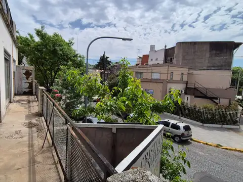 Departamento tipo casa en venta en Floresta Norte