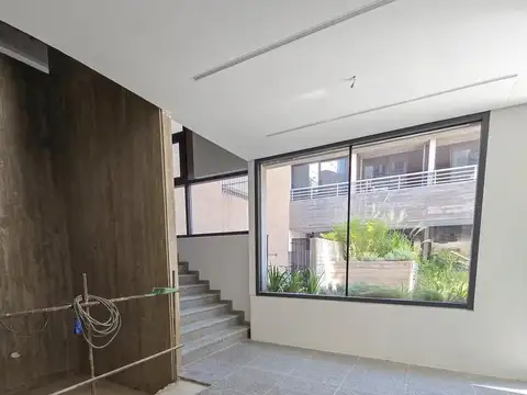 Oficina 3 ambientes con 4 baños