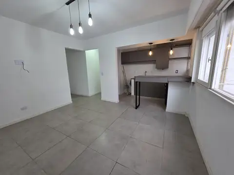 Alsina 2500, Piso 6