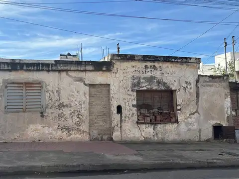 VENTA CASA A RECICLAR  B GUEMES IDEAL INVERSOR