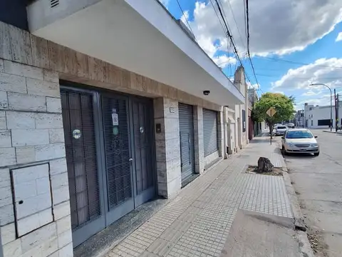Oportunidad Casa en venta, cochera y Local