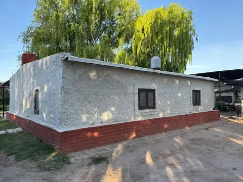 Galpones en venta con casa reciclada, Maipú