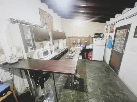 Casa 2 ambientes con 1 baño