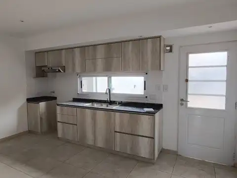 Casa 3 ambientes con 1 baño