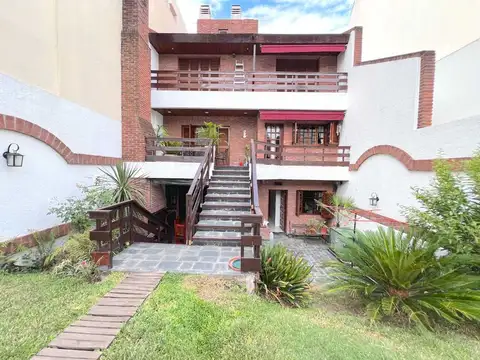 Casa 5 ambientes con 3 baños