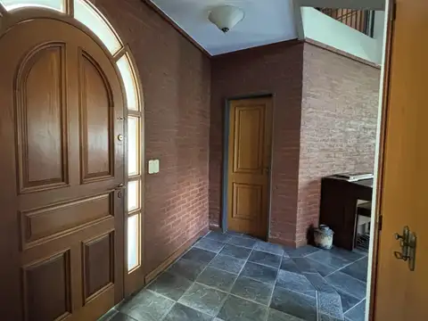Casa en Venta con 6 cocheras