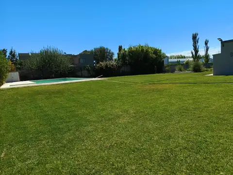 VENTA -Casa 3 dormitorios en B° Privado La Falda- Cipolletti