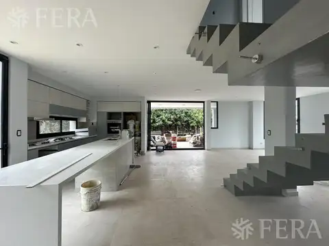 Casa en Venta en Guillermo E Hudson, USD 398.000