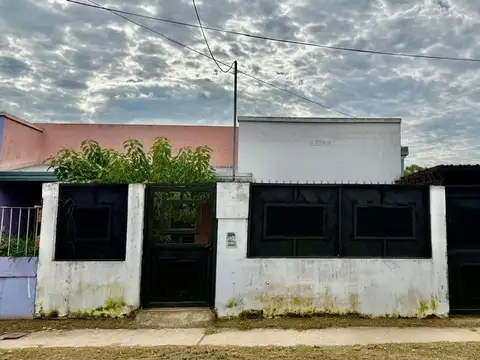 CASA 3 AMBIENTES EN VENTA B AEROCLUB GOYA CTES