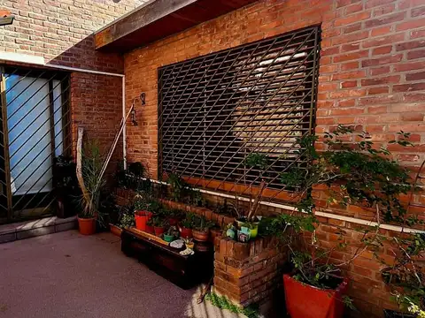 Casa en venta de 9 ambientes con garage en Munro