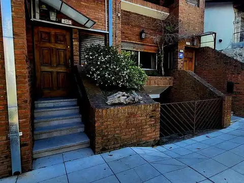 Casa en venta de 9 ambientes con garage en Munro