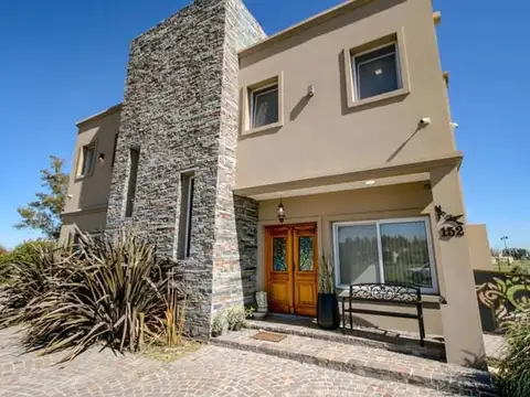 Casa en Alquiler de 4 dormitorios