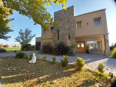 ALQUILER CASA 5 AMB CON PISCINA BARRIO ''AREA 60''