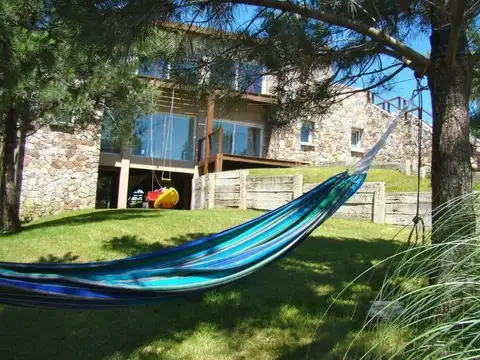 Casa 6 ambientes con 4 baños