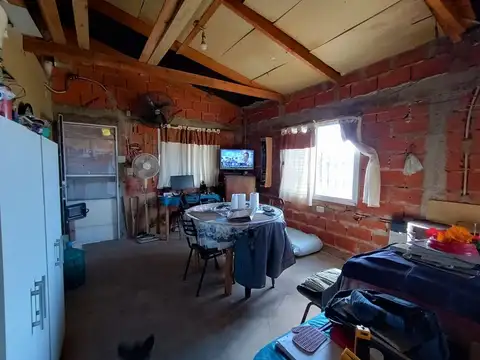 Casa 3 ambientes con 1 baño