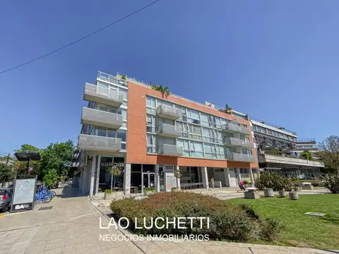 VENTA! LOCAL DE 243m2 CON  EXCELENTE VIDRIERA  PLENO DOHO 
