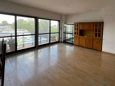 Edificio multiuso en Rivadavia y Moreno