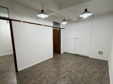 Se vende cómoda oficina zona tribunales