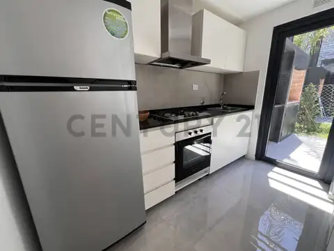 ESQUIU 400, Piso 0