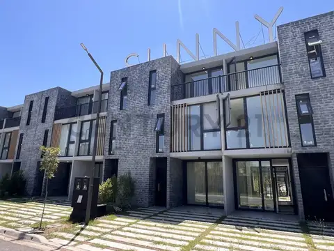 Casa 4 ambientes con 3 baños