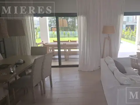 Casa en Alquiler Temporal en Laguna Grande, USD 4.200