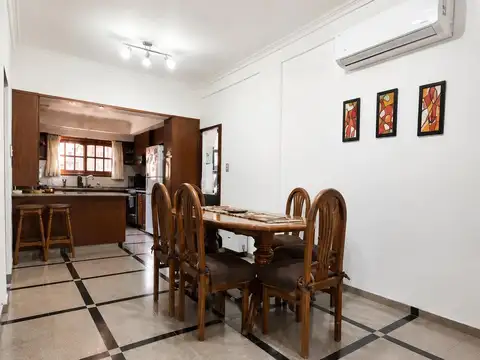 Casa en Venta con 3 cocheras