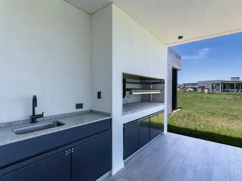 Casa 4 ambientes con 2 baños