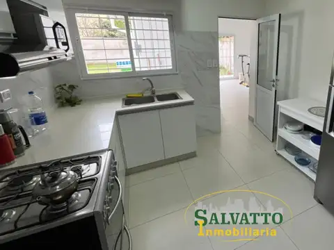 Casa 3 ambientes con 1 baño