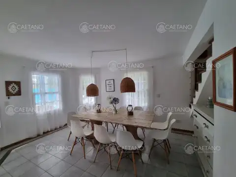 Casa 5 ambientes con 3 baños