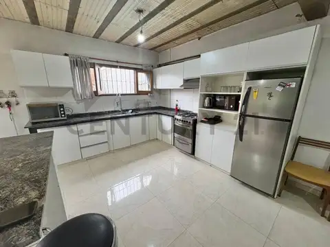 Casa 3 ambientes con 2 baños