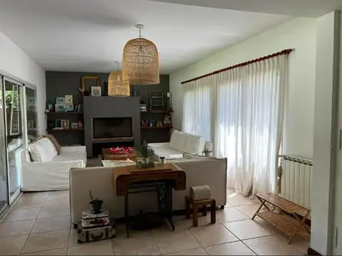 Casa en Alquiler de 3 dormitorios