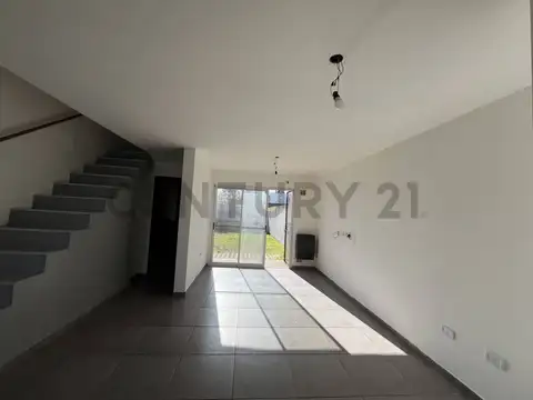 Casa en Alquiler con 1 cochera