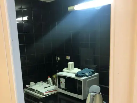 OFICINA DE 2 AMBIENTES PISO ALTO EN GALERÍA JARDIN. A PASOS DE CALLE FLORIDA.
