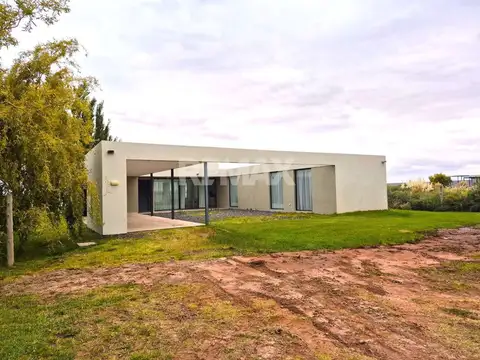 VENTA CASA EN LA PENINSULA LAGO MARI MENUCO